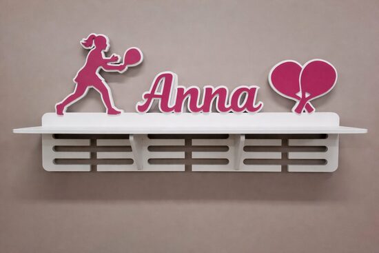 Medaļu stends un kausu plaukts padel tenisam