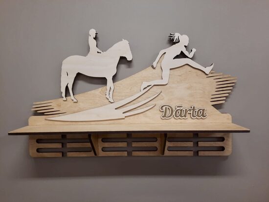 Personalizēts koka stends medaļām