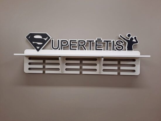 Personalizēts medaļu stends un kausu plaukts