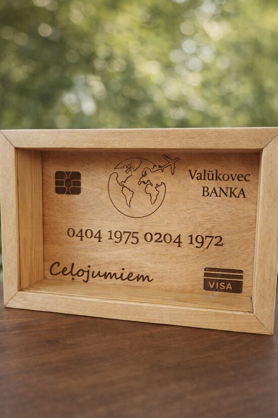 Personalizēta koka krājkase, lielizmēra, tonētā 