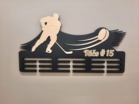 Personalizēts koka stends medaļām- hokejistam 