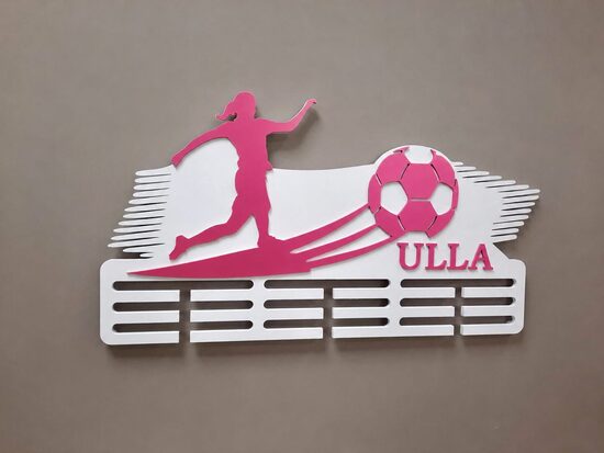 Personalizēts koka stends medaļām- futbolistei