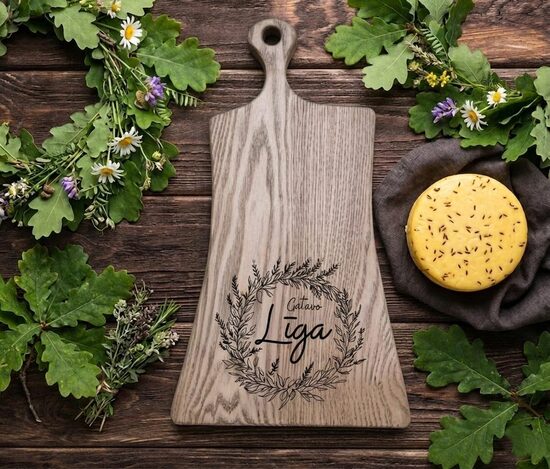 Personalizēts ozolkoka virtuves dēlītis Līgai
