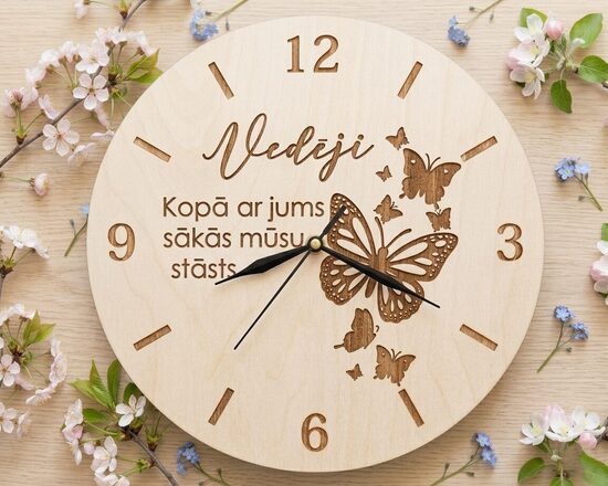 Personalizēts sienas pulkstenis no koka 