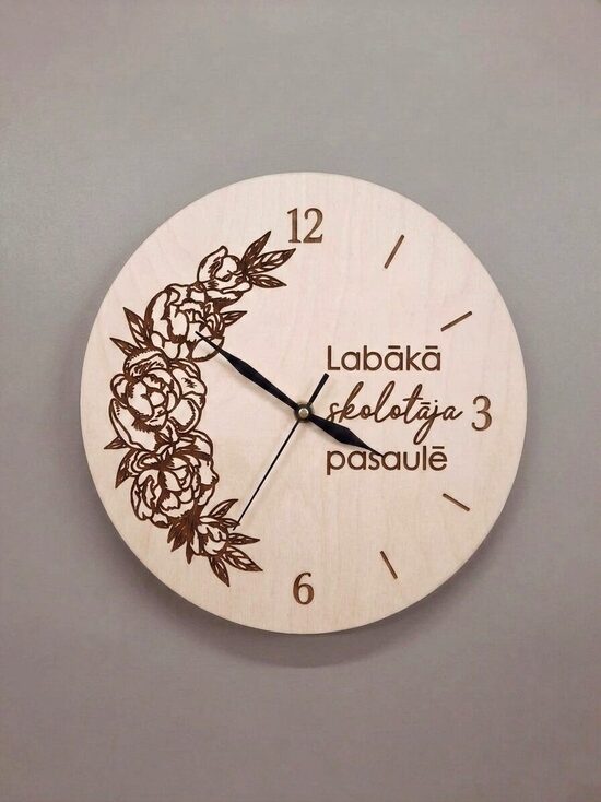 Personalizēts sienas pulkstenis no koka 