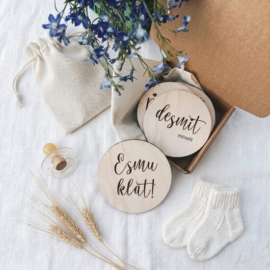 Personalizētas koka mēnešu kartiņas mazulim 