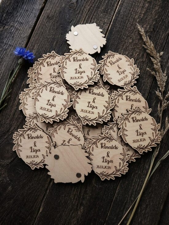 Kāzu dāvaniņas viesiem- koka magnēts 