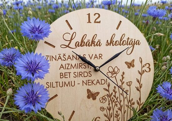 Personalizēts sienas pulkstenis no koka 