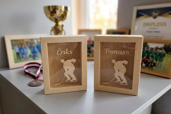 Personalizēta koka krājkase- hokejists ar vārdu 