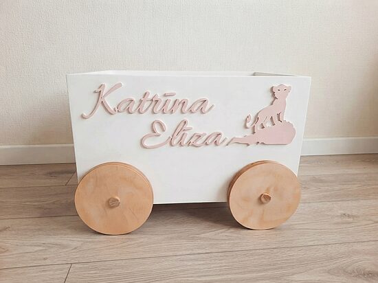 Personalizēta mantu kaste ar lauvu