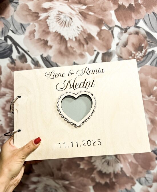 Personalizēts kāzu albums/viesu grāmata koka vākos 
