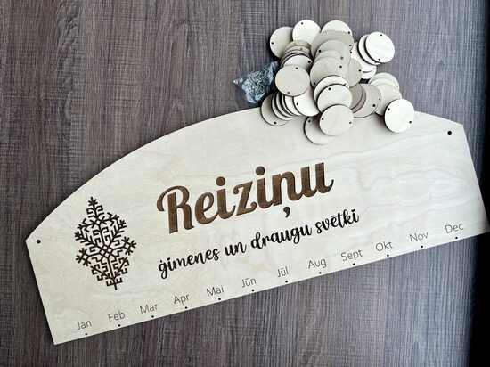 Personalizēts koka dzimšanas dienu kalendārs(ar iededzinātu uzrakstu)