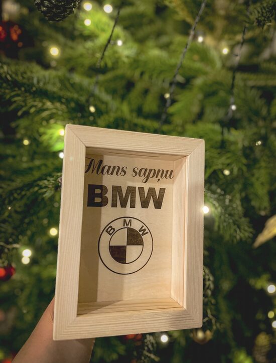 Personalizēta koka krājkase BMW