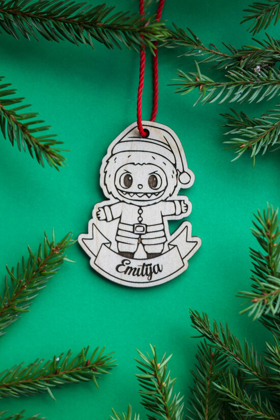 Krāsojams, personalizēts Labubu rotājums