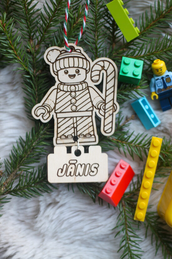 Krāsojams, personalizēts Lego rotājums