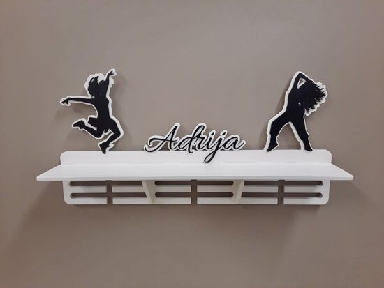 Medaļu stends, kausu plaukts dejošanai