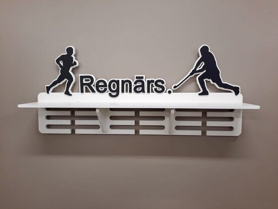 Medaļu stends, kausu plaukts- skriešana + florbols