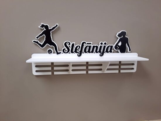 Personalizēts medaļu stends un kausu plaukts 