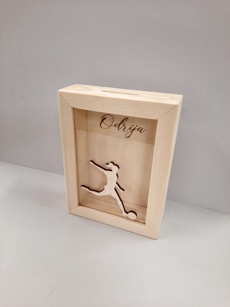 Personalizēta koka krājkase-futbolistei