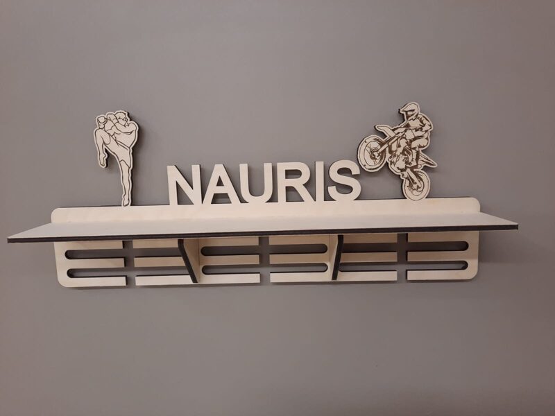 Personalizēts medaļu stends ar plauktu