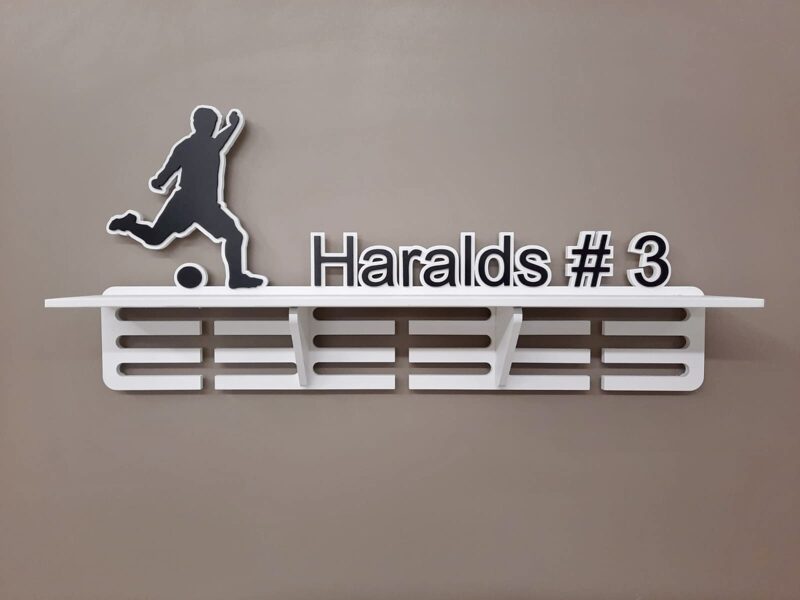 Medaļu stends, kausu plaukts- futbolists ar numuru