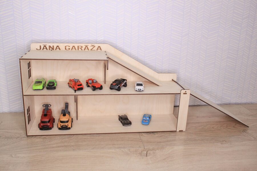 Koka garāža- stāvlaukums mazajām auto mašīnītēm 