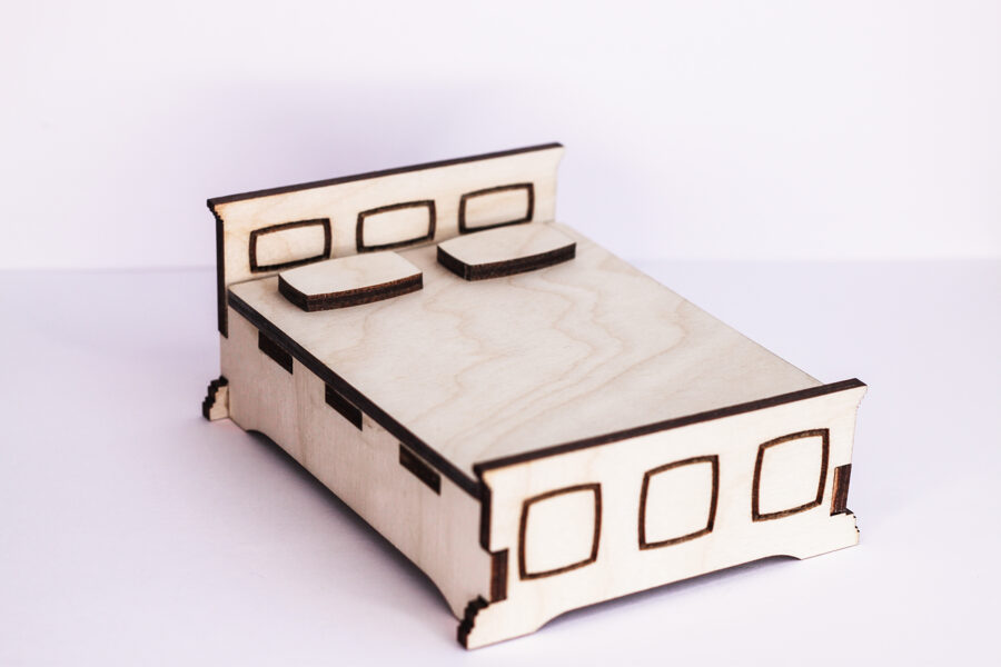 Leļļu mājas koka mēbeles- gulta 