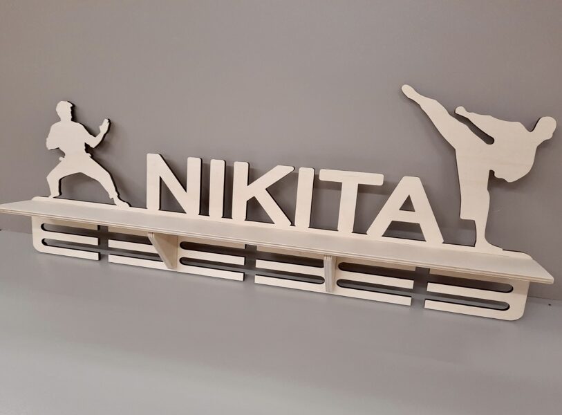 Personalizēts medaļu stends/plaukts - karatē