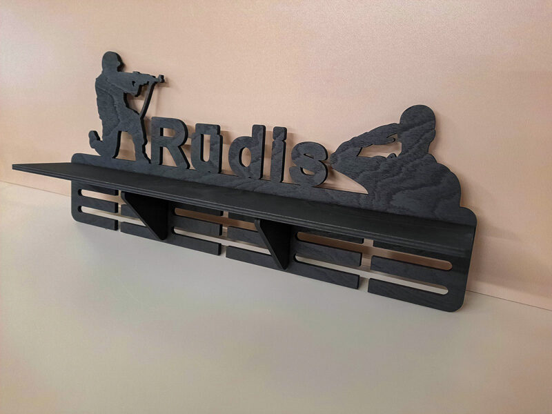 Koka medaļu stends- kausu plaukts armijniekam