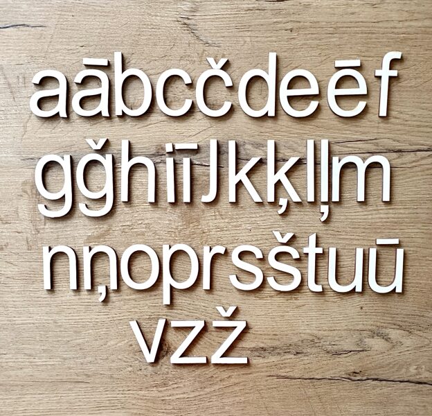Koka burtiņi- latviešu alfabēts 